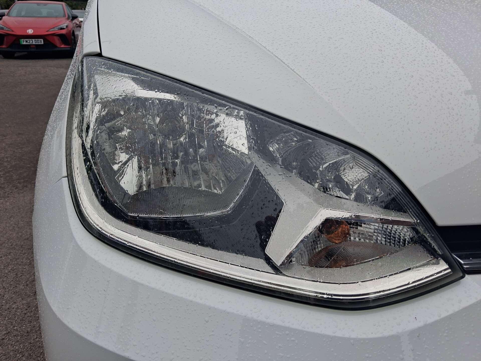 Volkswagen up! view 10