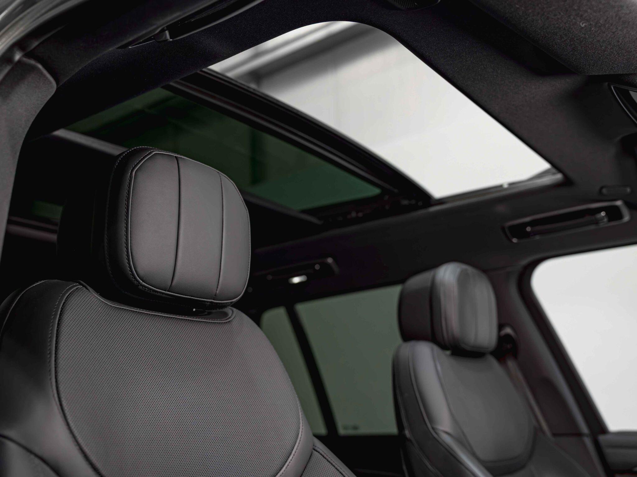 Land Rover Range Rover view 3