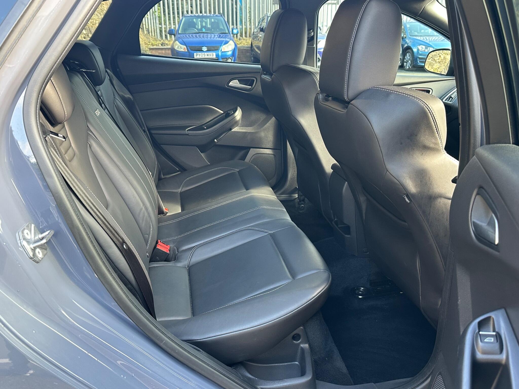 Ford Focus view 13