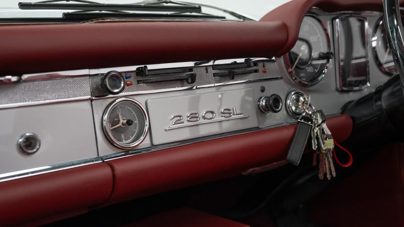 Mercedes-Benz SL view 17