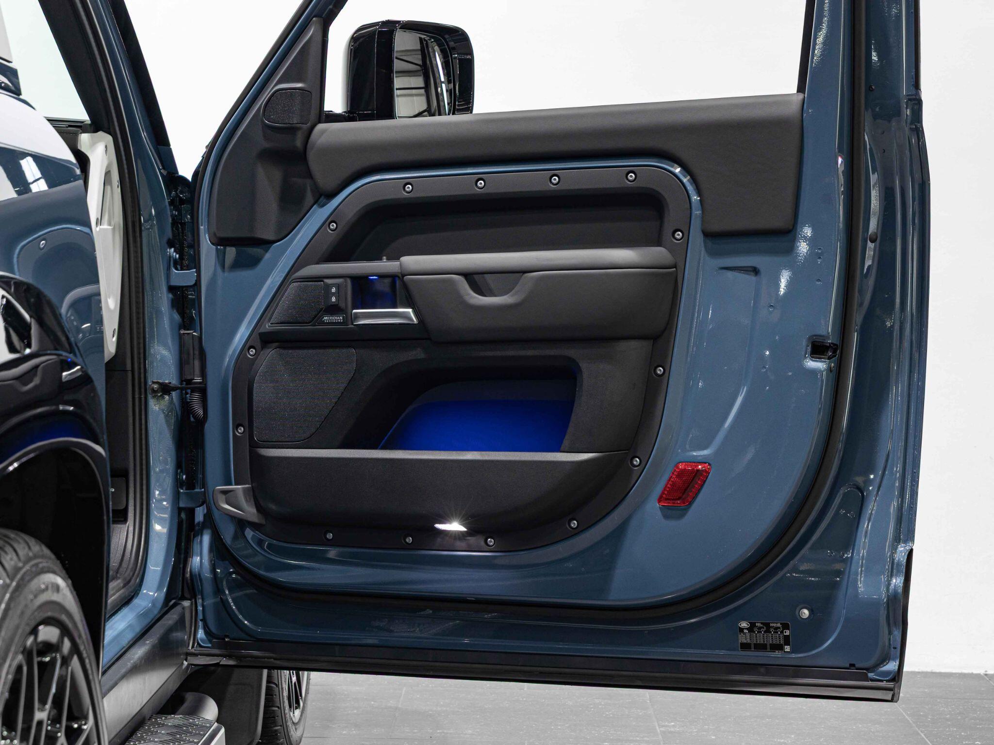 Land Rover Defender view 26