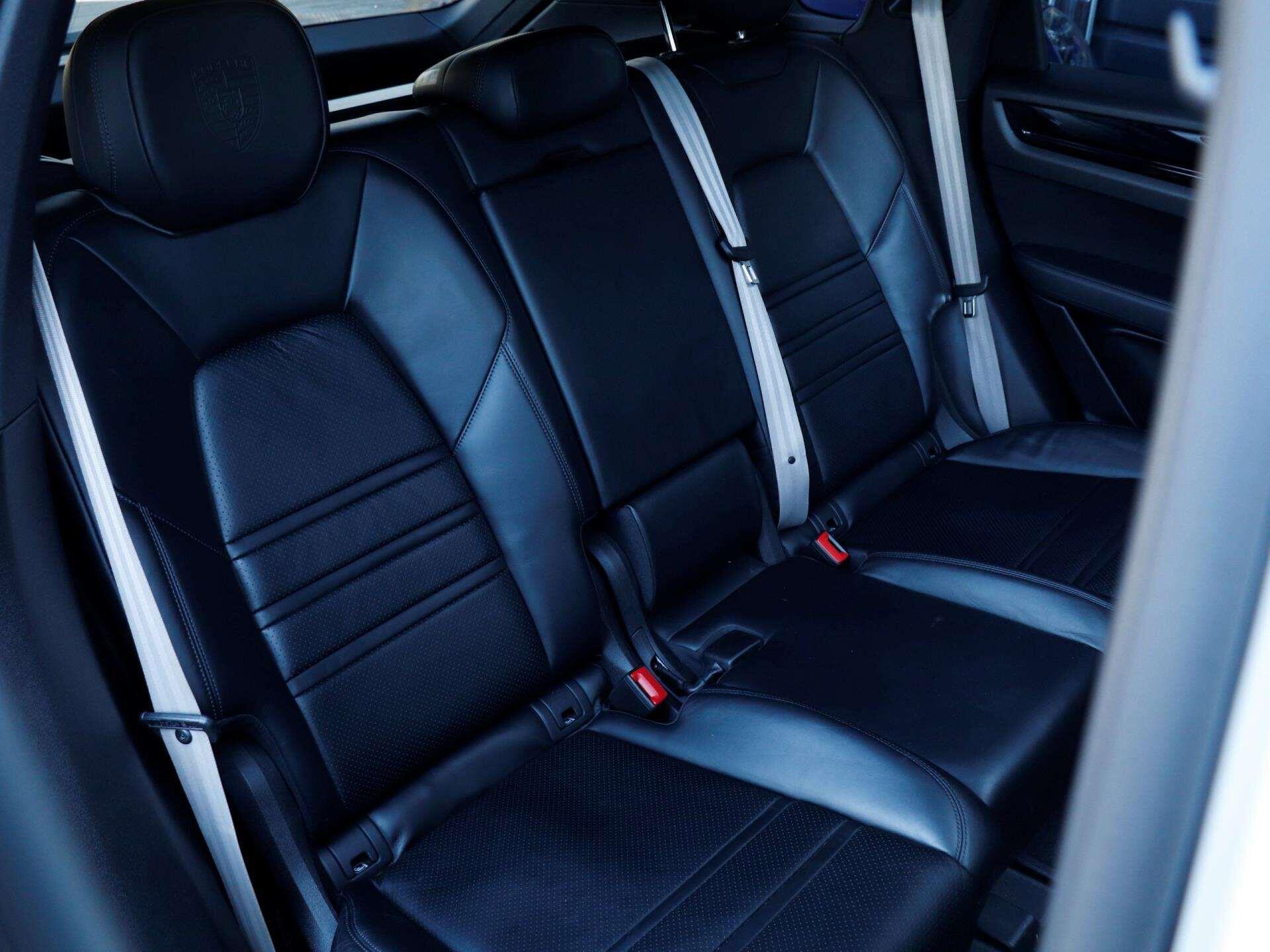 Porsche Cayenne view 27
