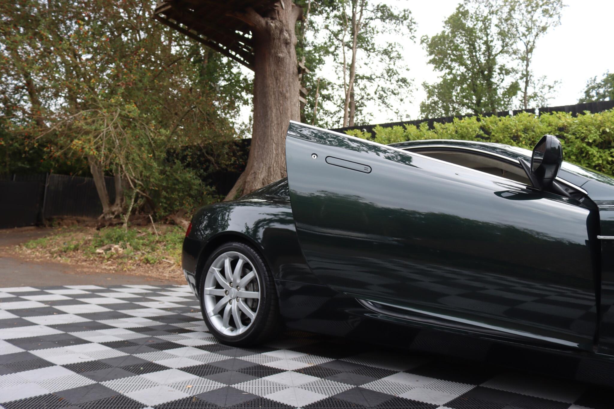 Aston Martin DB9 view 82