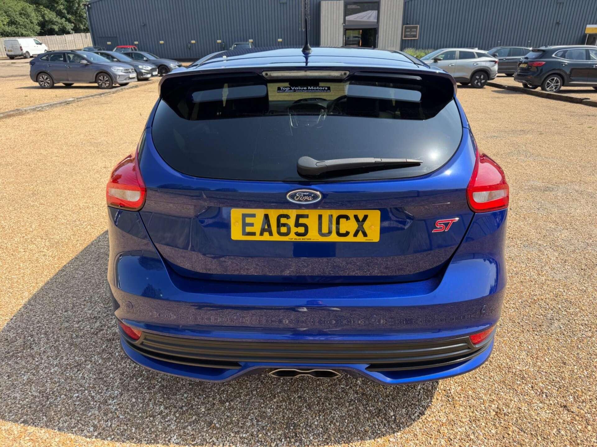 Ford Focus view 6
