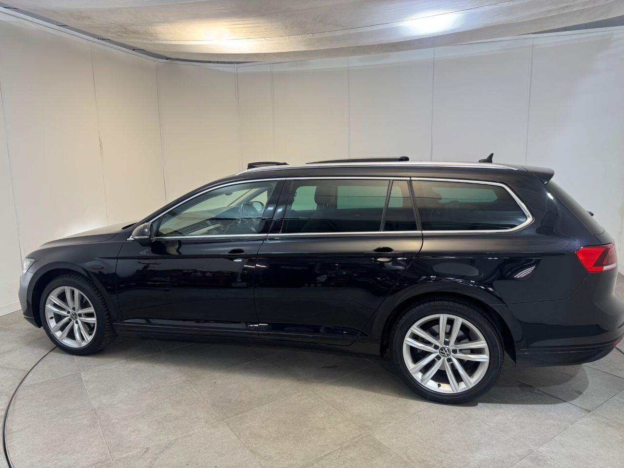 Volkswagen Passat view 6