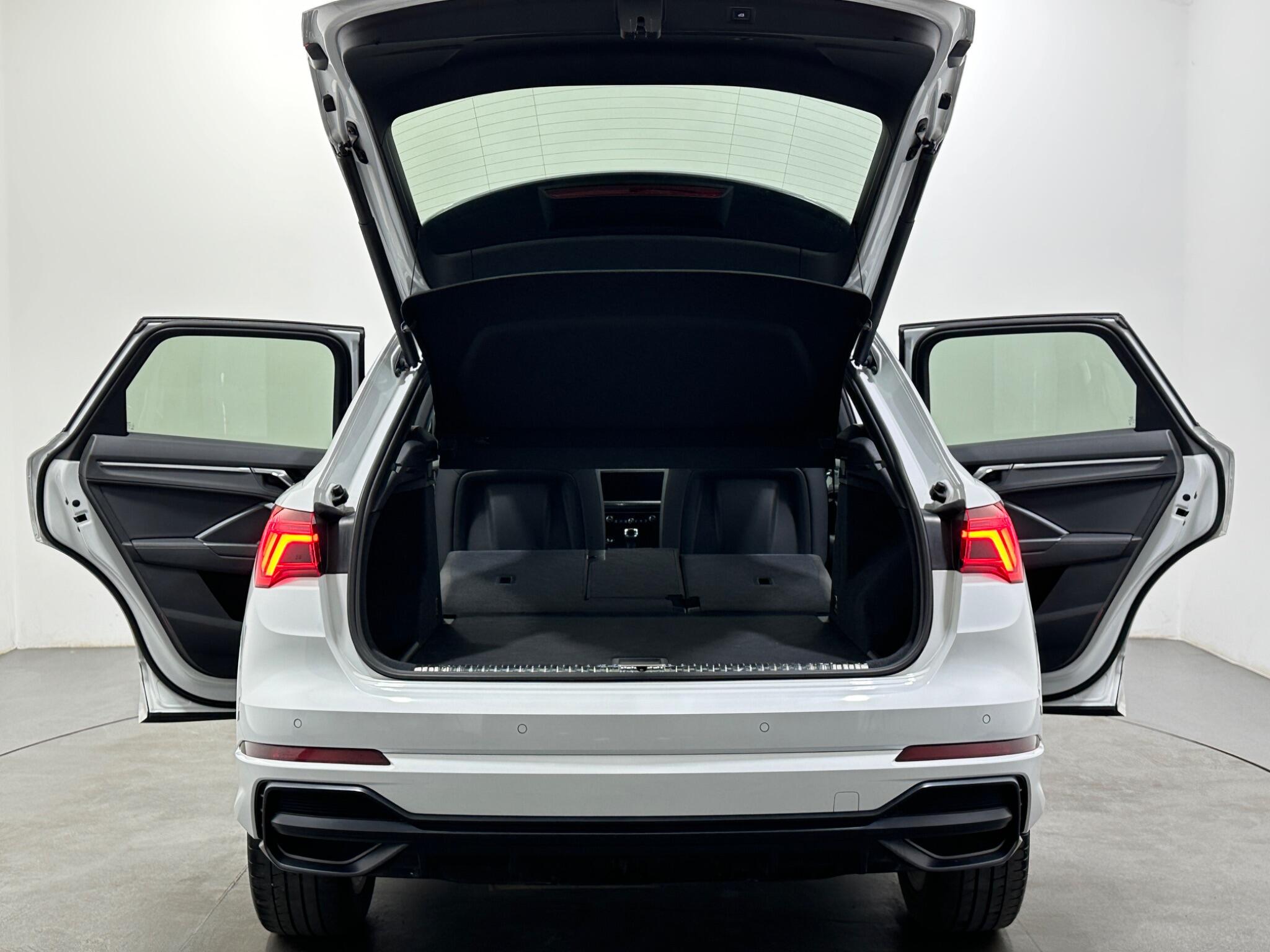 Audi Q3 view 43