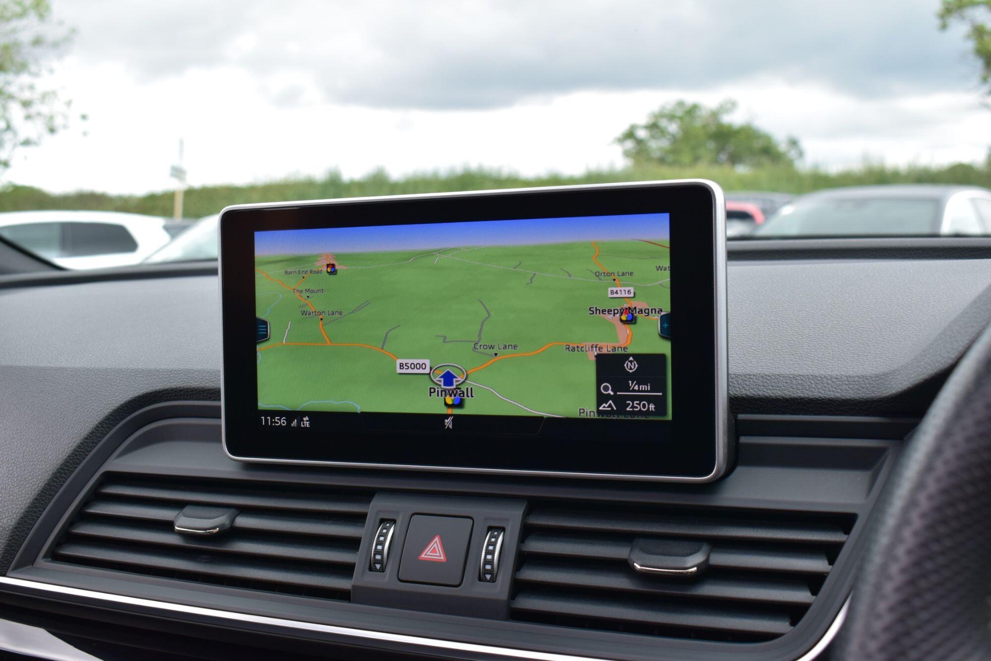 Audi Q5 view 14