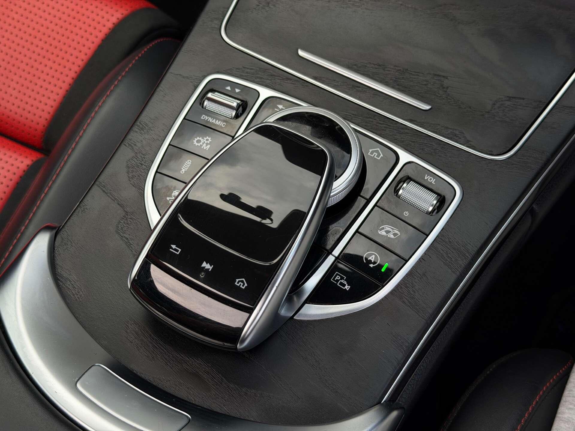 Mercedes-Benz C-Class view 35