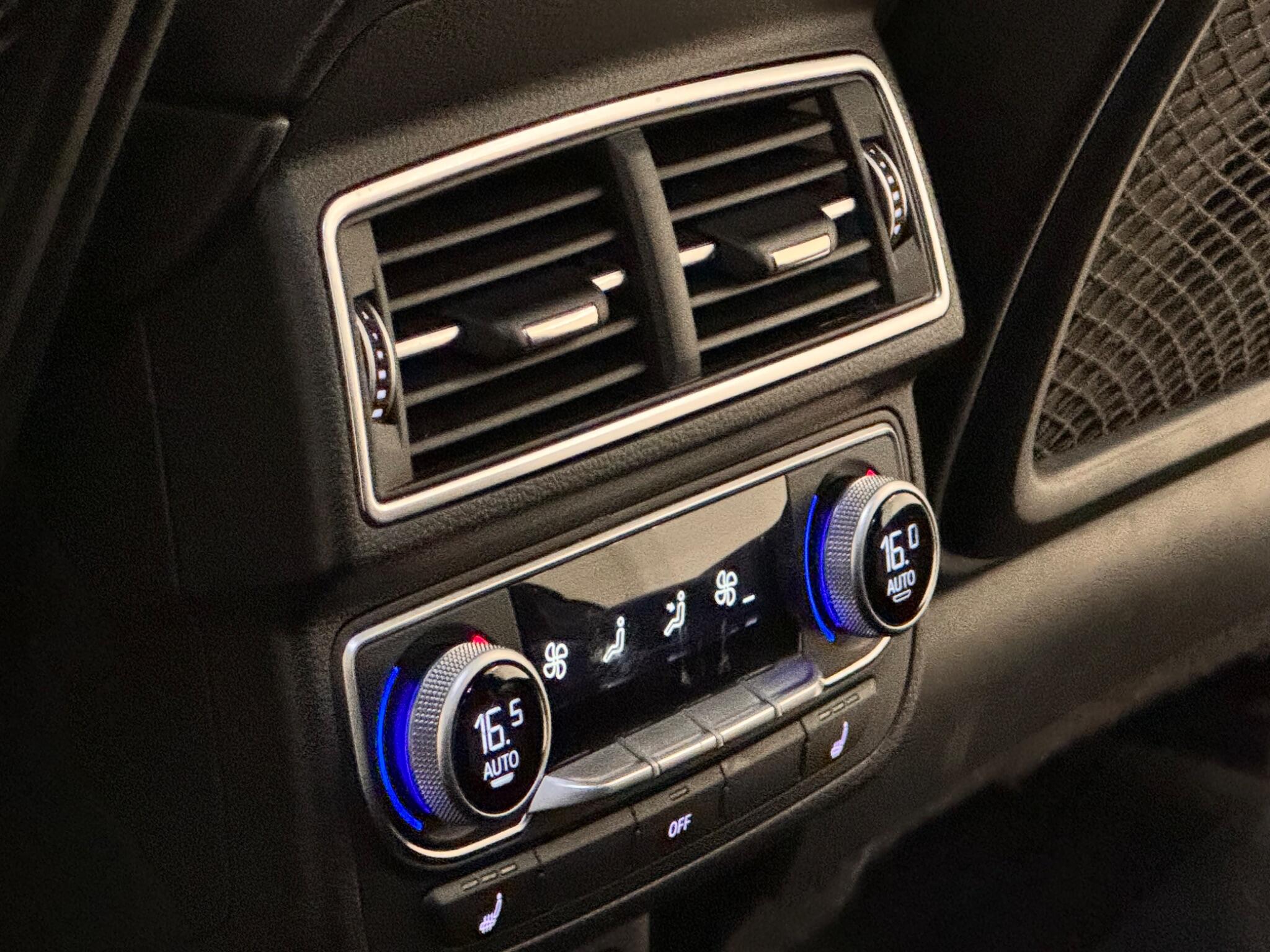 Audi Q7 view 9