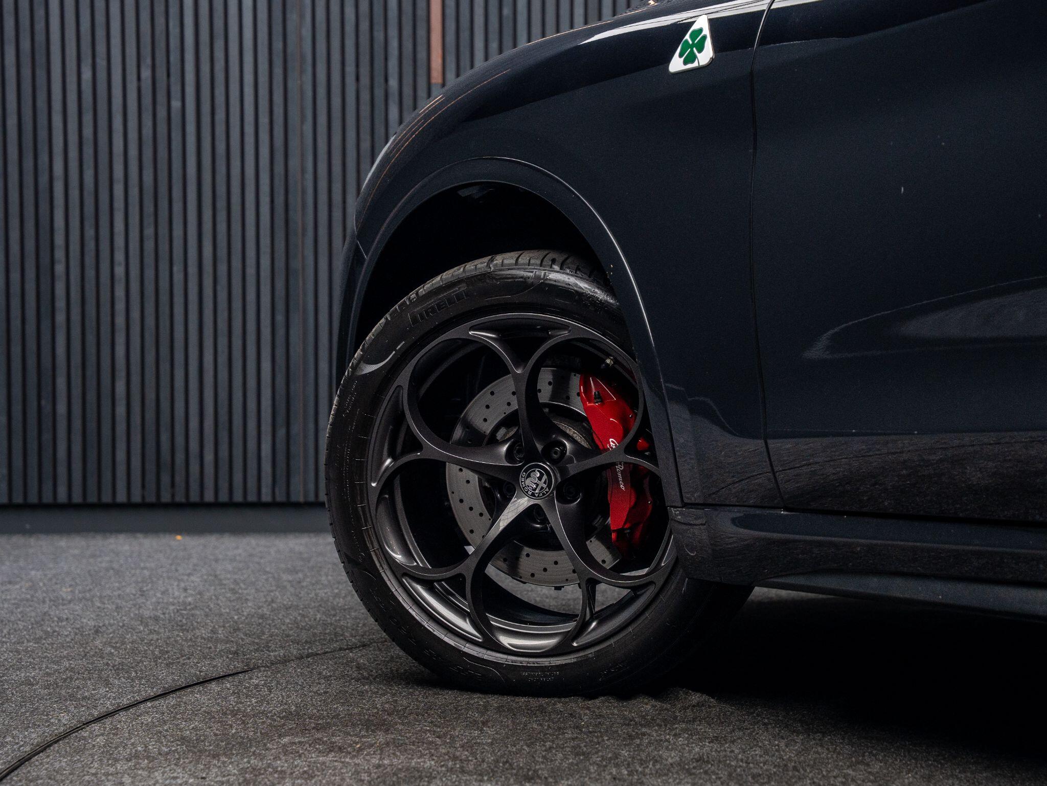 Alfa Romeo Stelvio view 30