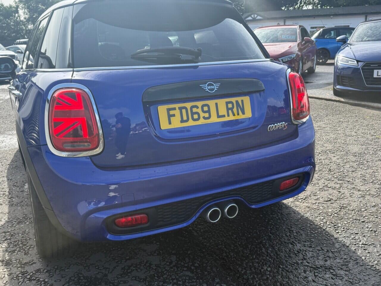 Mini Hatch view 6