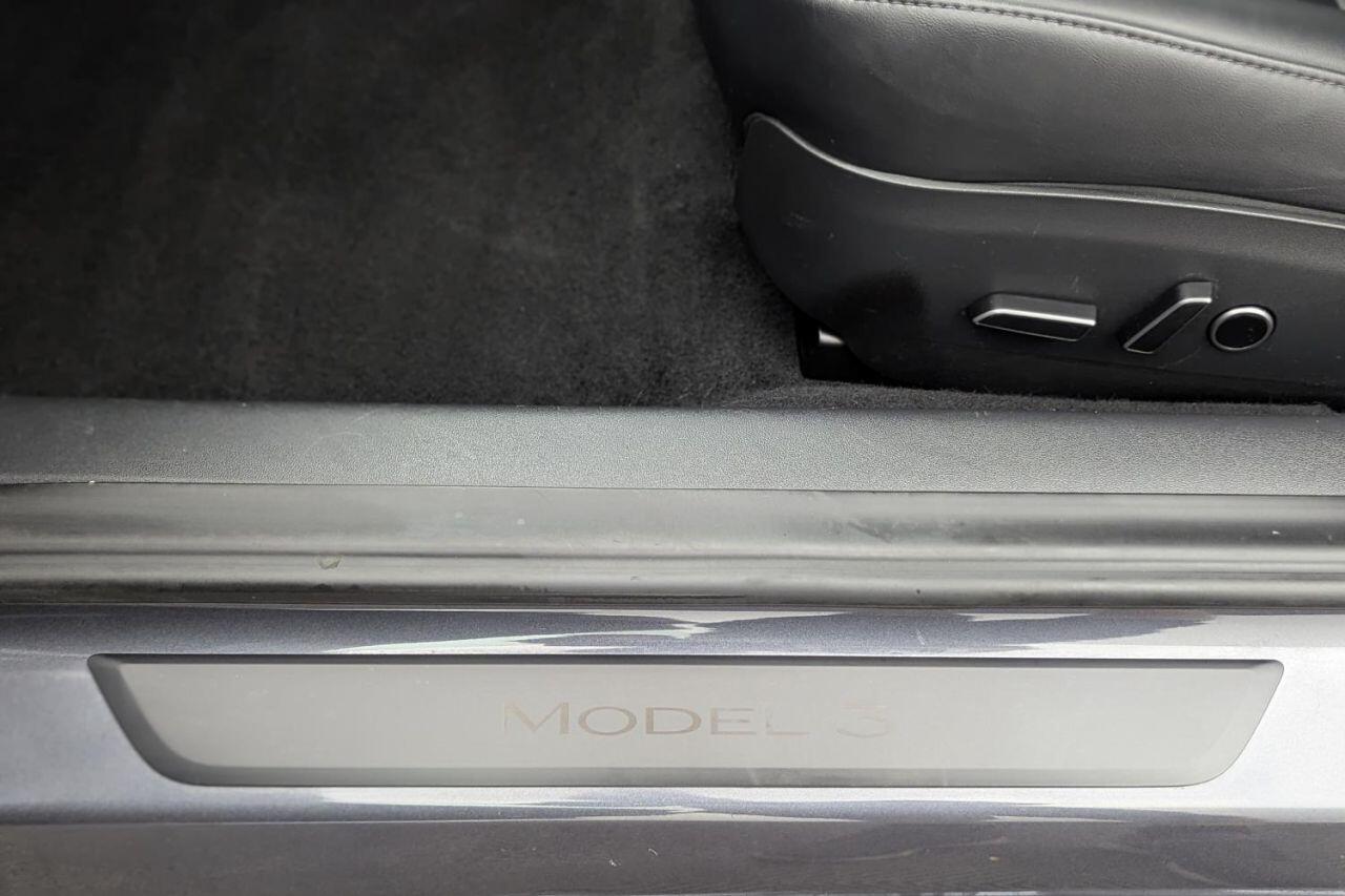 Tesla Model 3 view 30