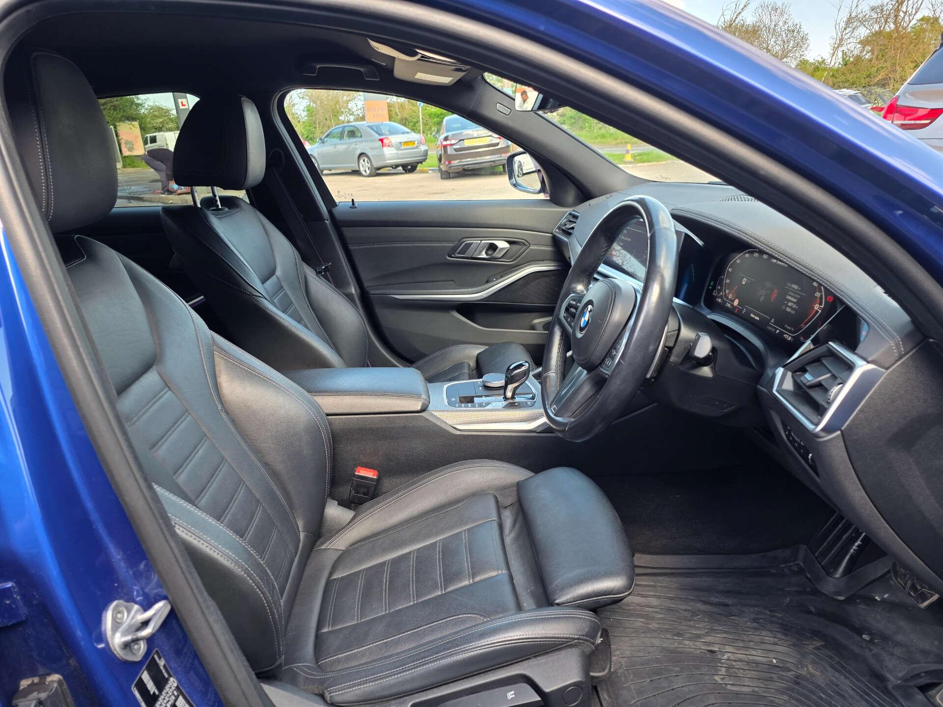 BMW 3 Series view 25