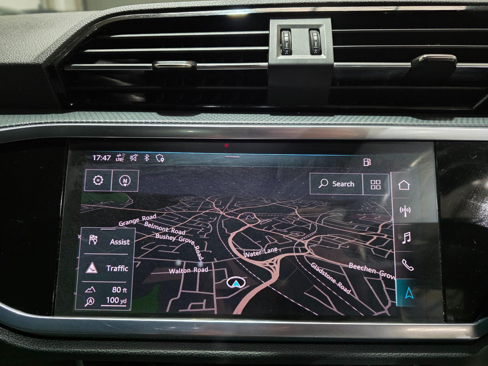Audi Q3 view 7