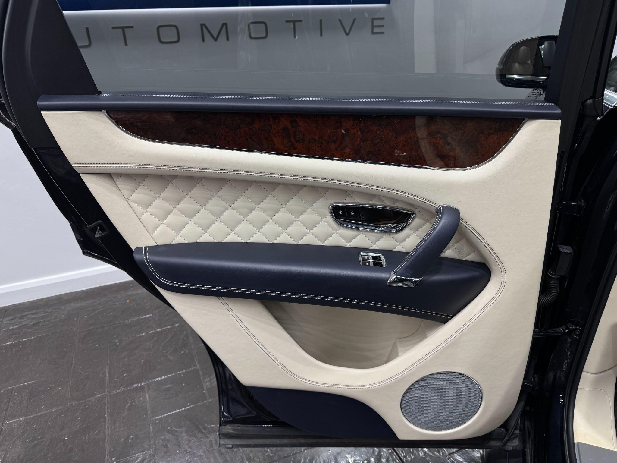 Bentley Bentayga view 56