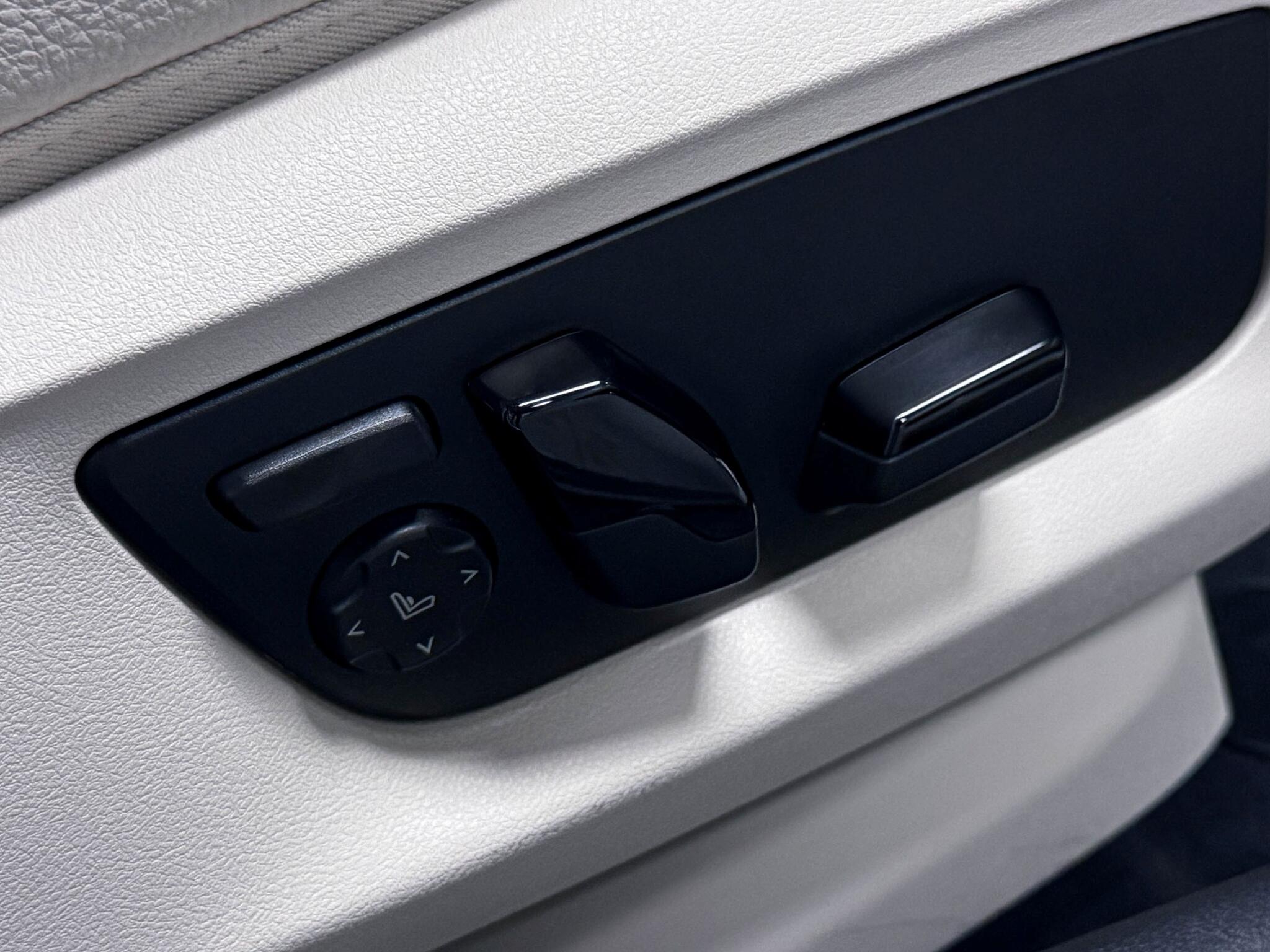 BMW 5 Series view 23