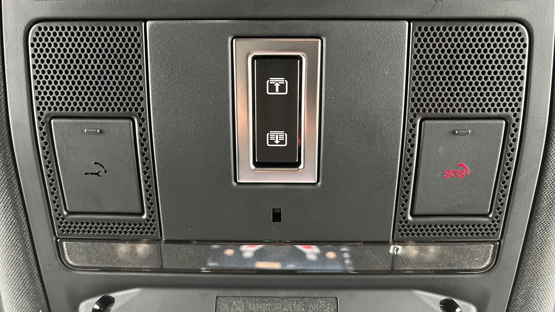 Land Rover Discovery Sport view 26