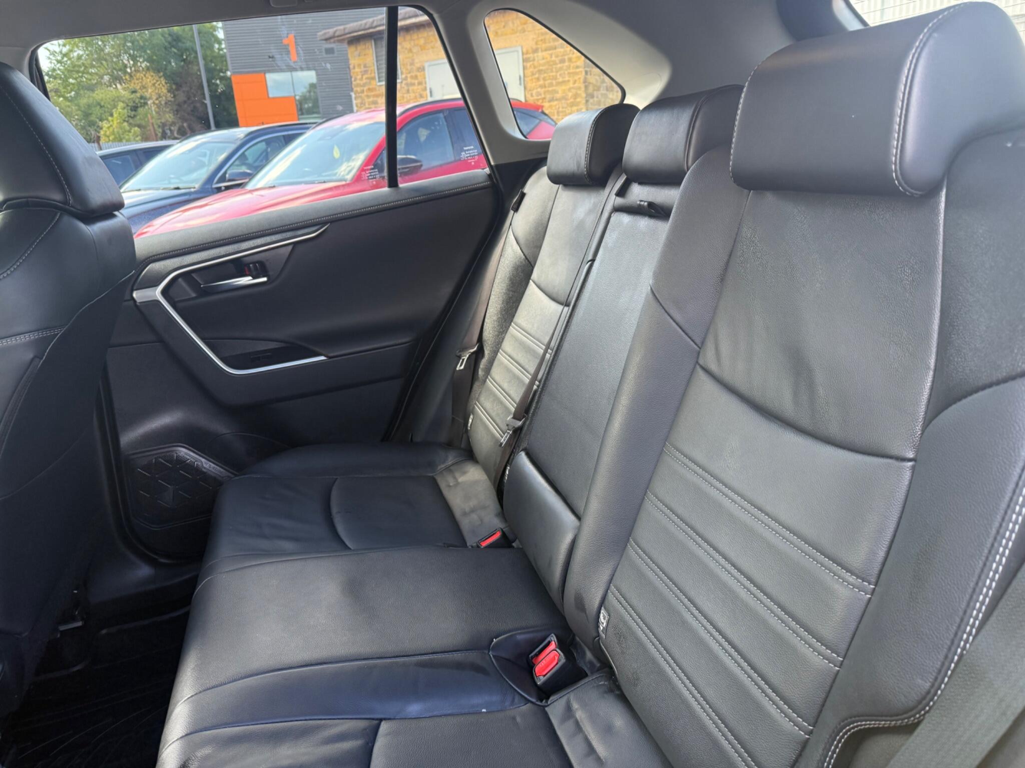 Toyota Rav4 view 16