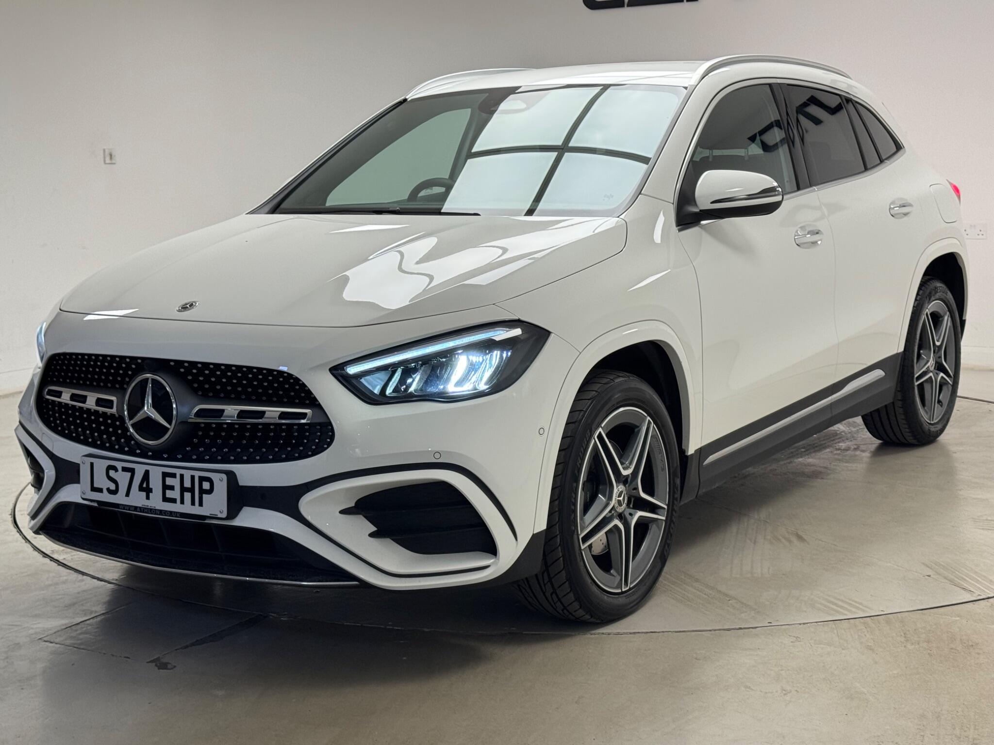 Mercedes-Benz Gla view 3