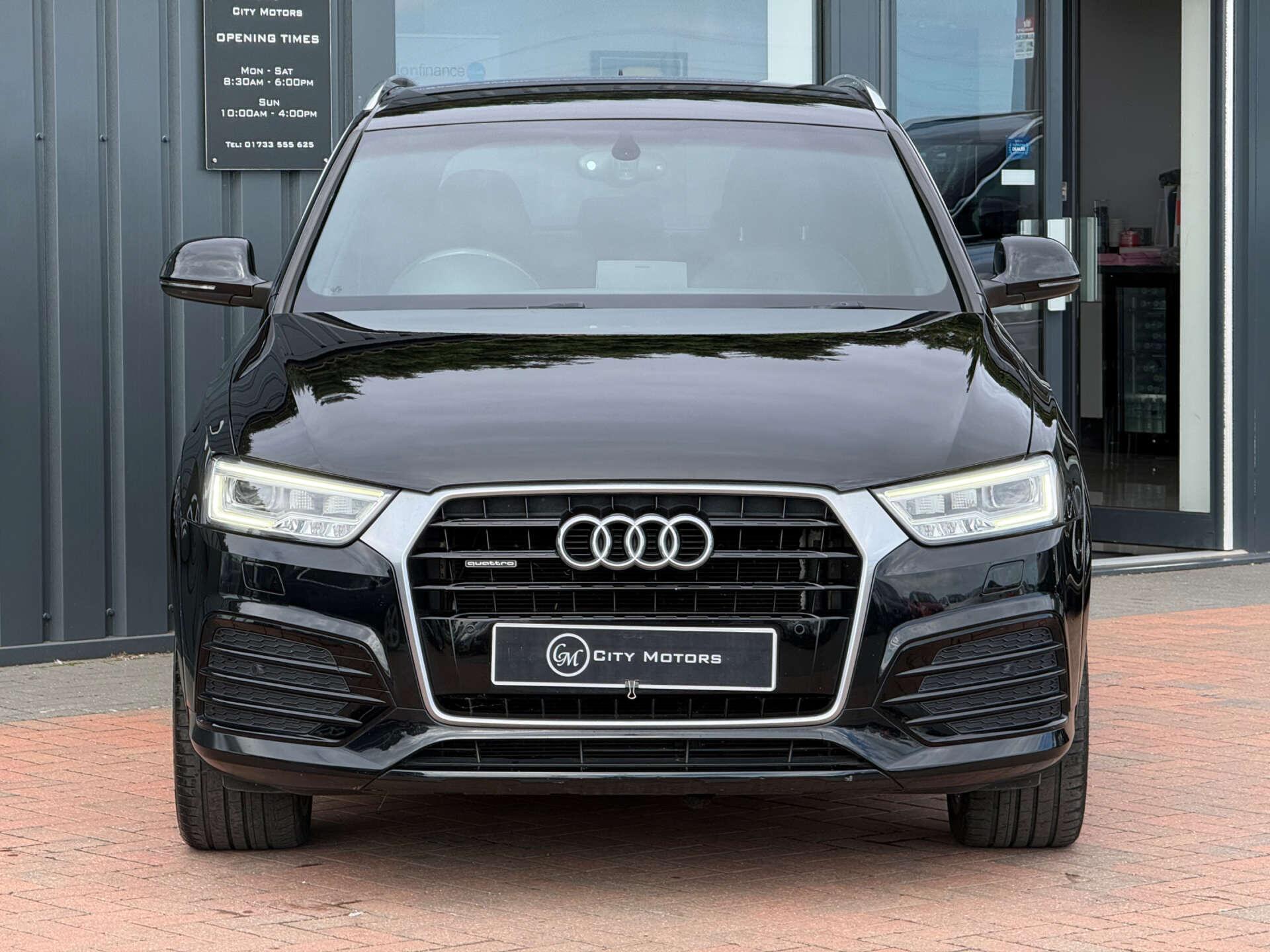 Audi Q3 view 11