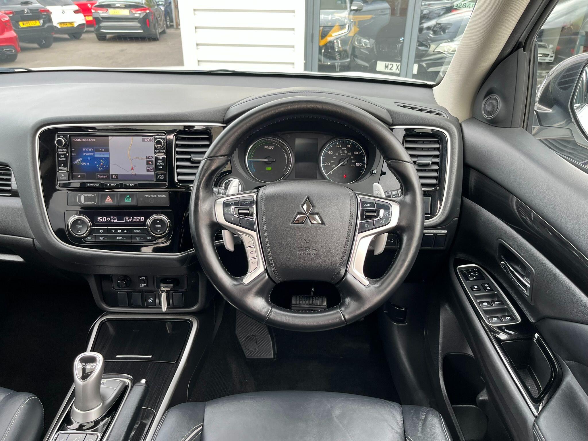 Mitsubishi Outlander view 14