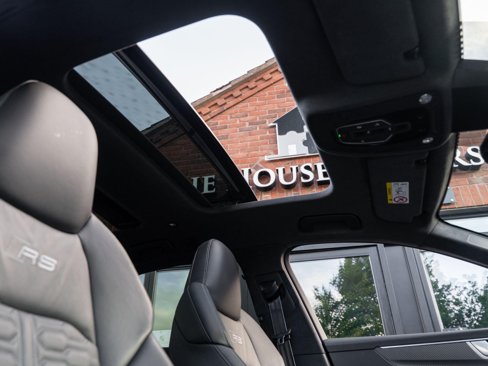 Audi RS6 Avant view 50