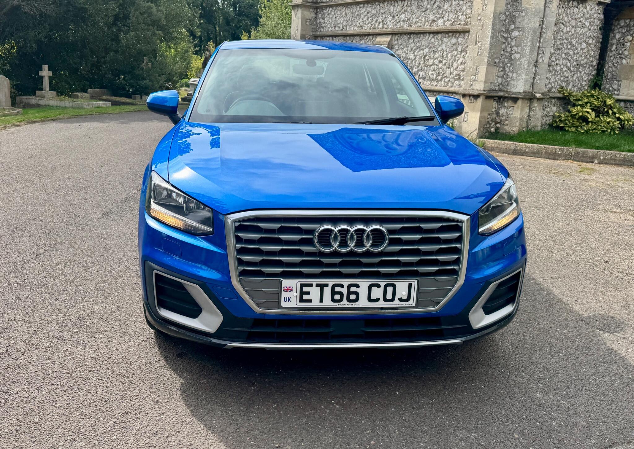 Audi Q2 view 8
