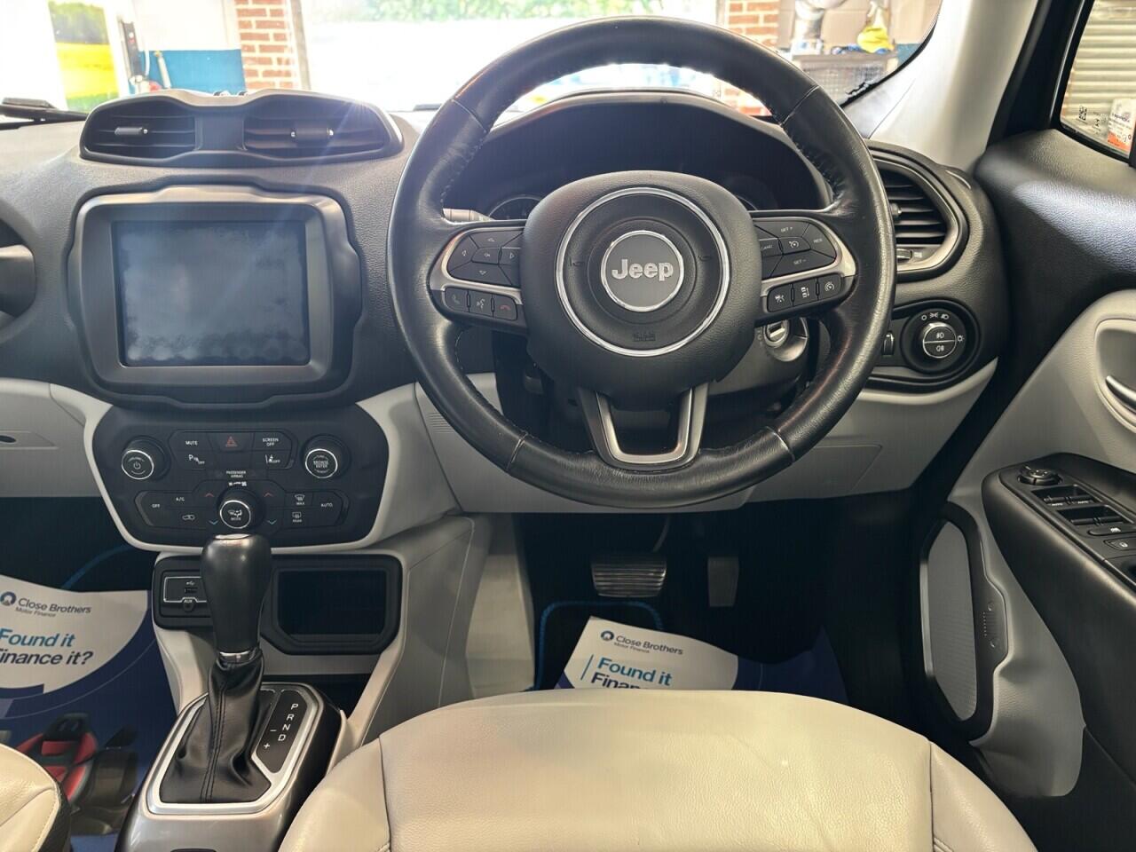 Jeep Renegade view 17