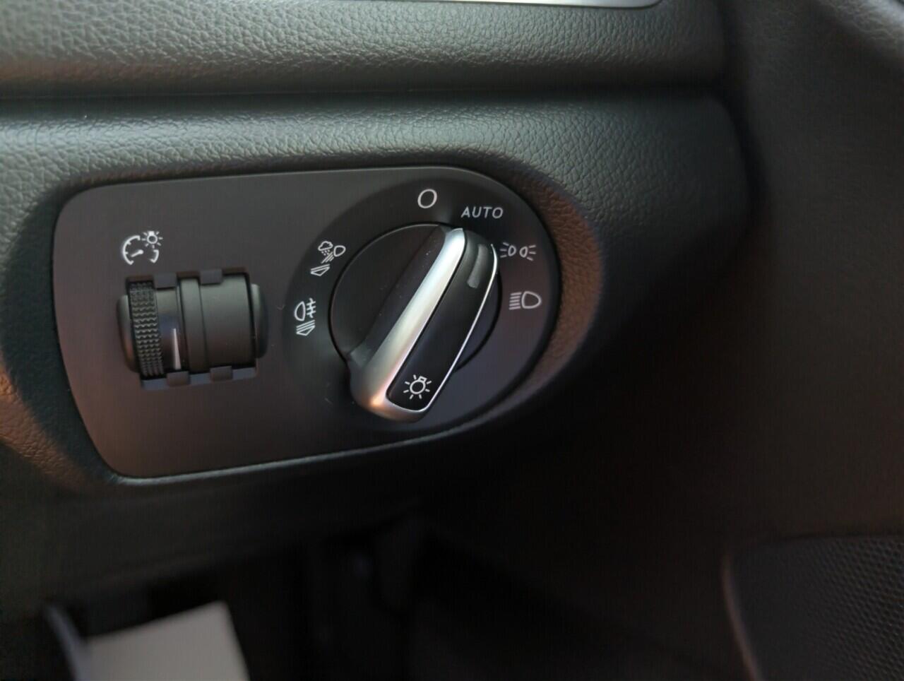 Audi Q3 view 43
