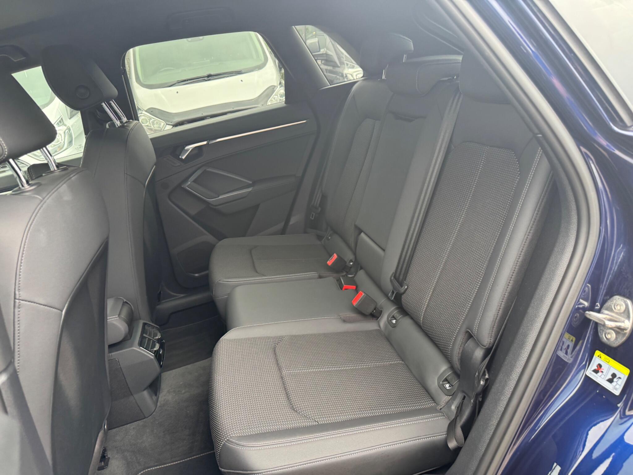 Audi Q3 view 22