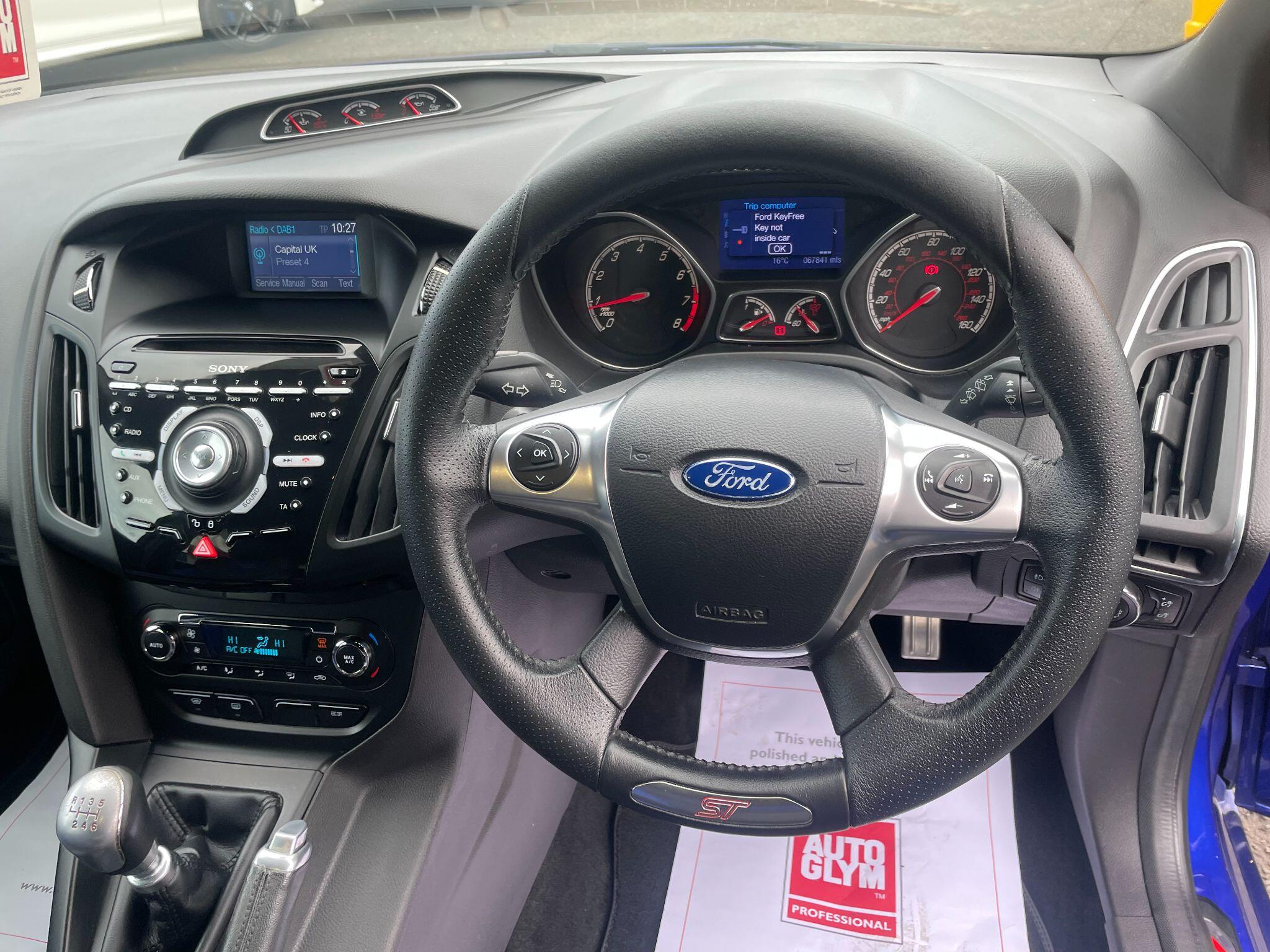 Ford Focus view 20
