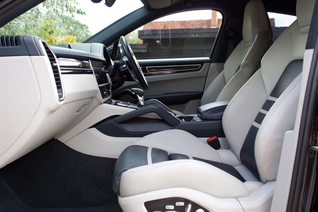 Porsche Cayenne view 11