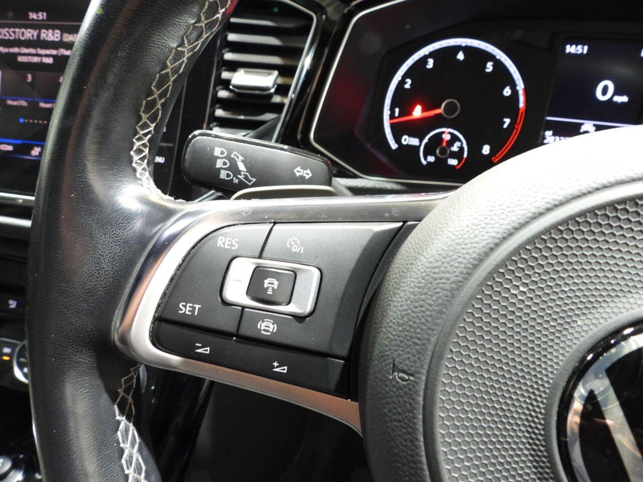 Volkswagen T-Roc view 33