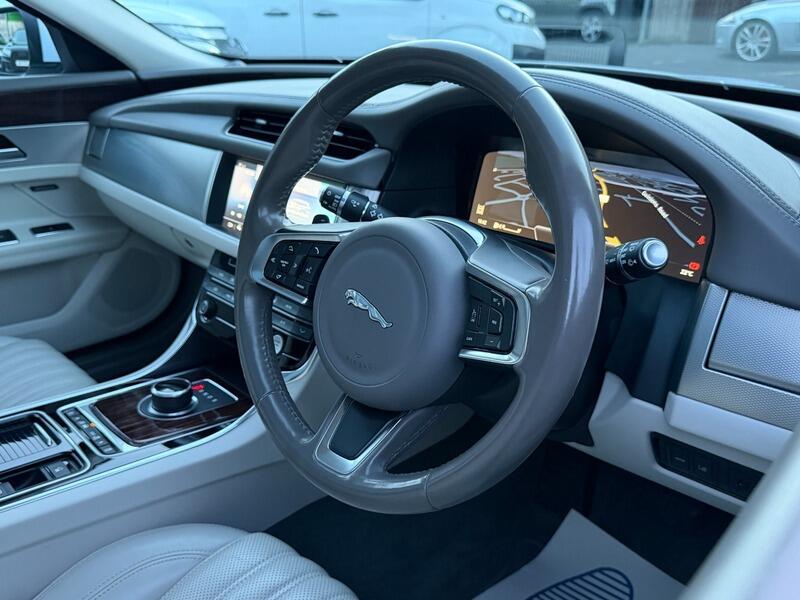 Jaguar XF view 53