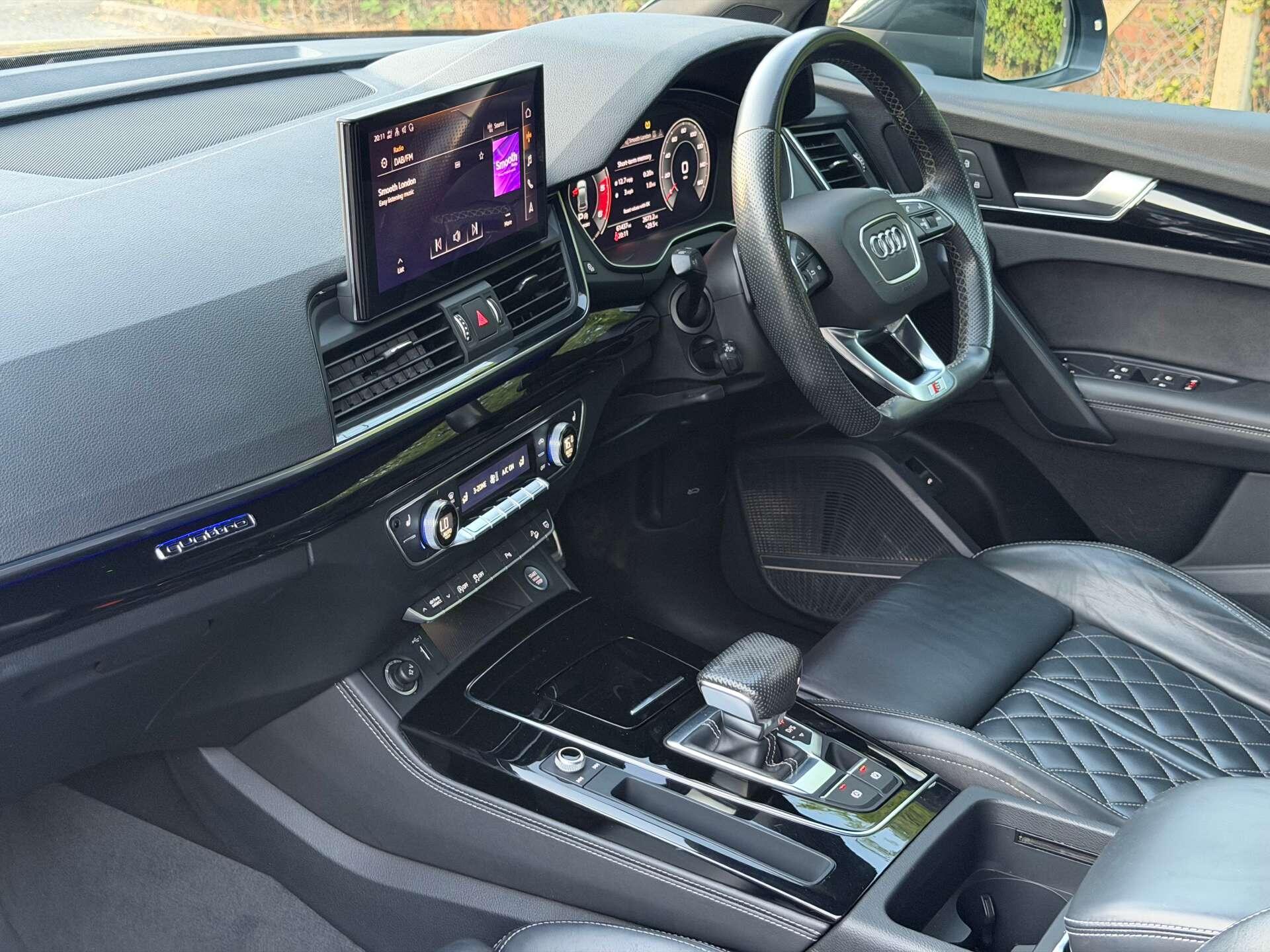 Audi Q5 view 24