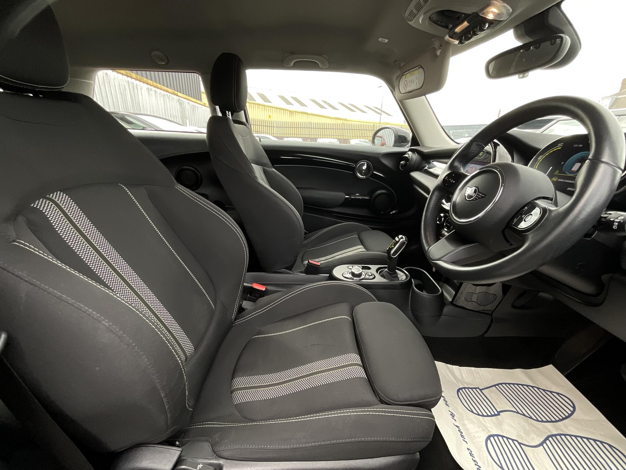 Mini Hatch view 9