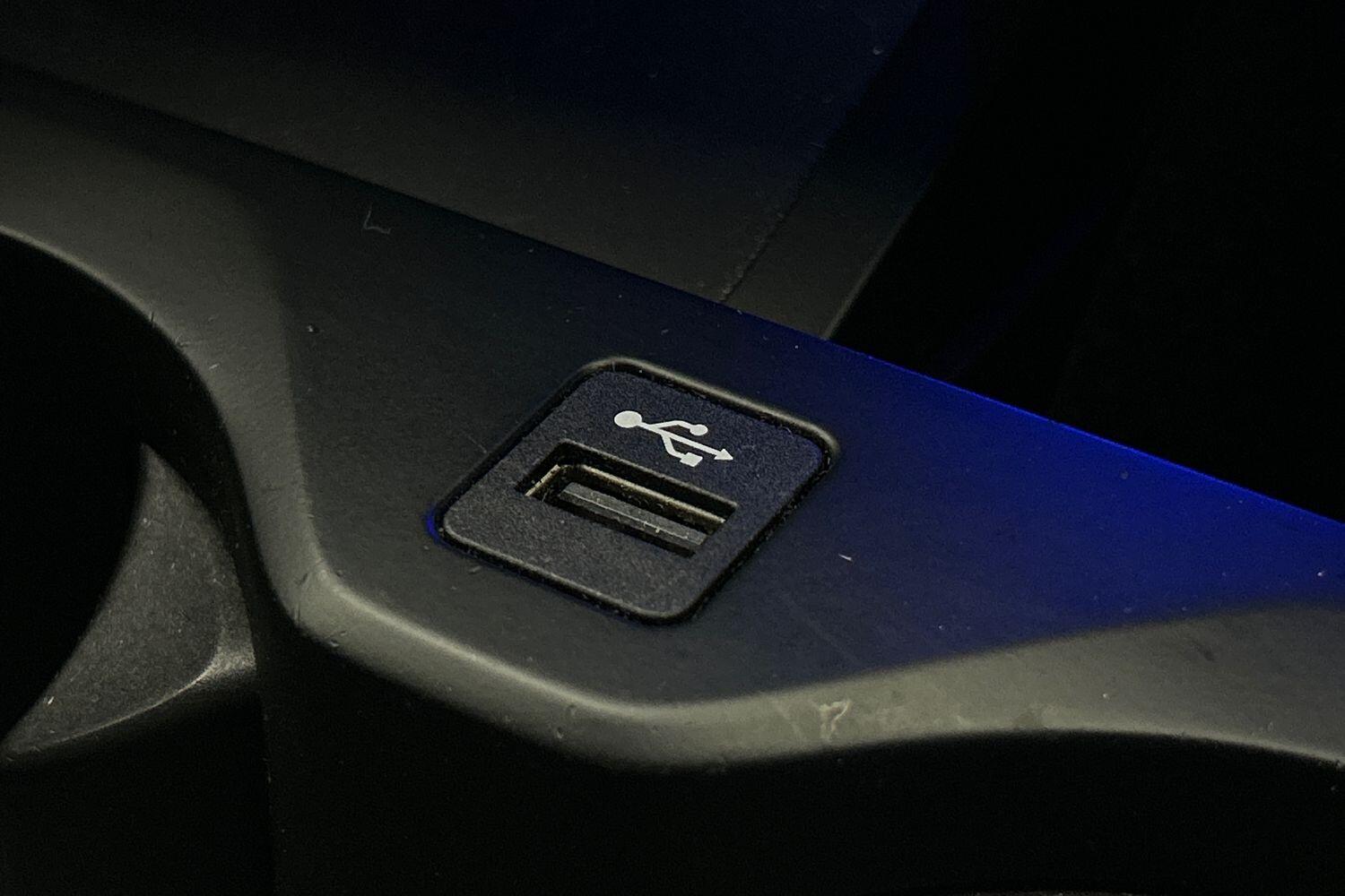 BMW X6 view 22
