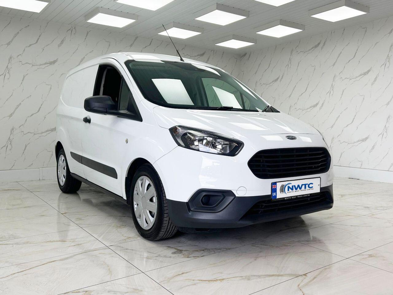 Ford Transit Courier view 4