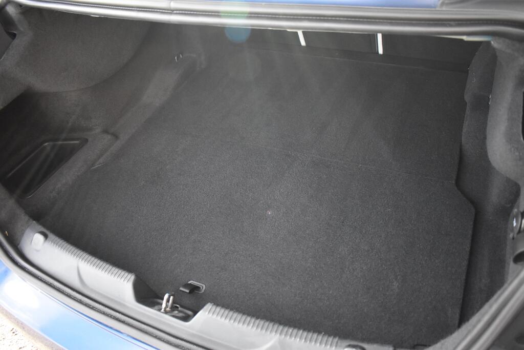 Jaguar Xe view 44
