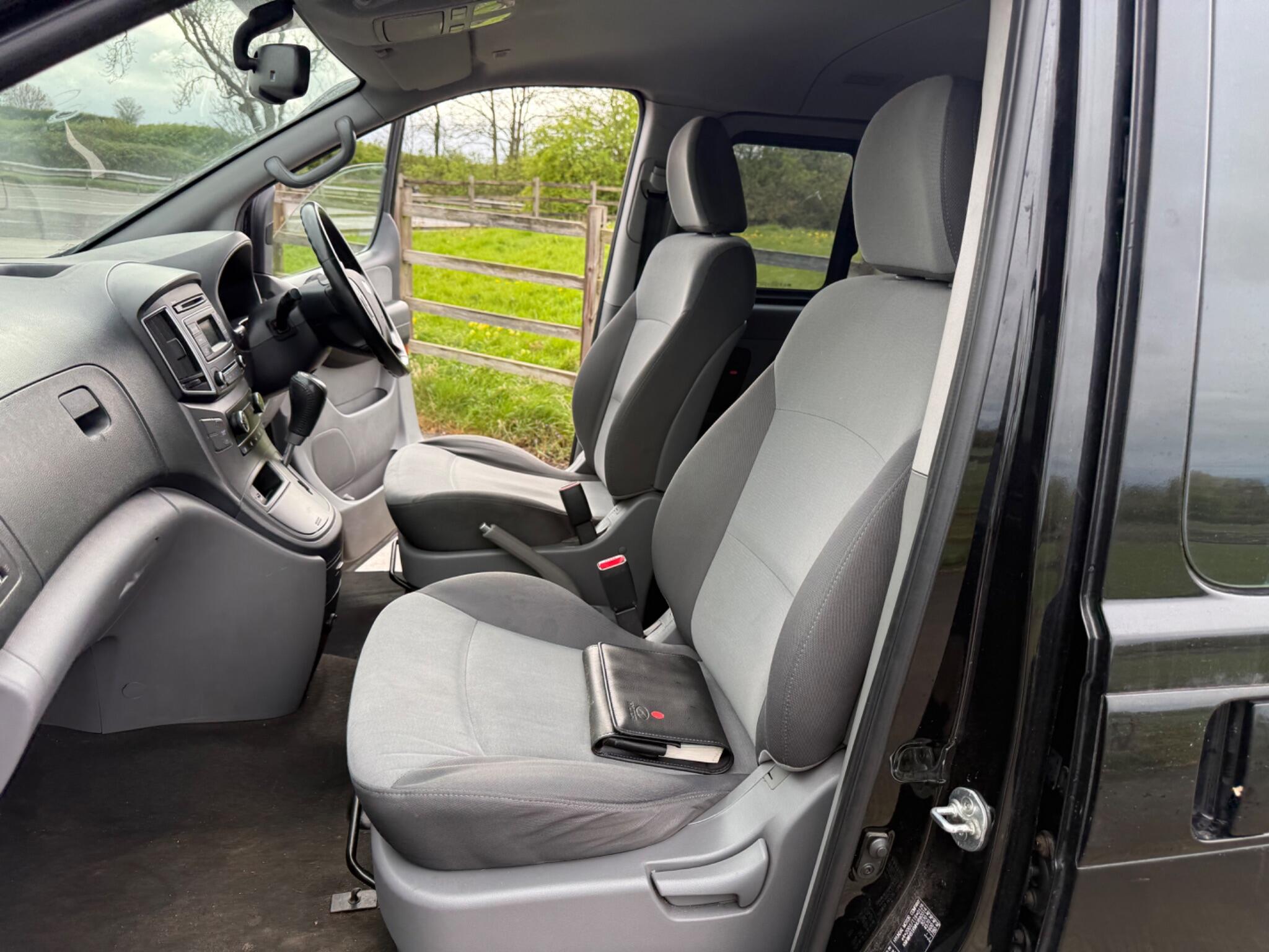 Hyundai i800 2.5 CRDi SE Auto Euro 6 5dr — photo 44 of 100
