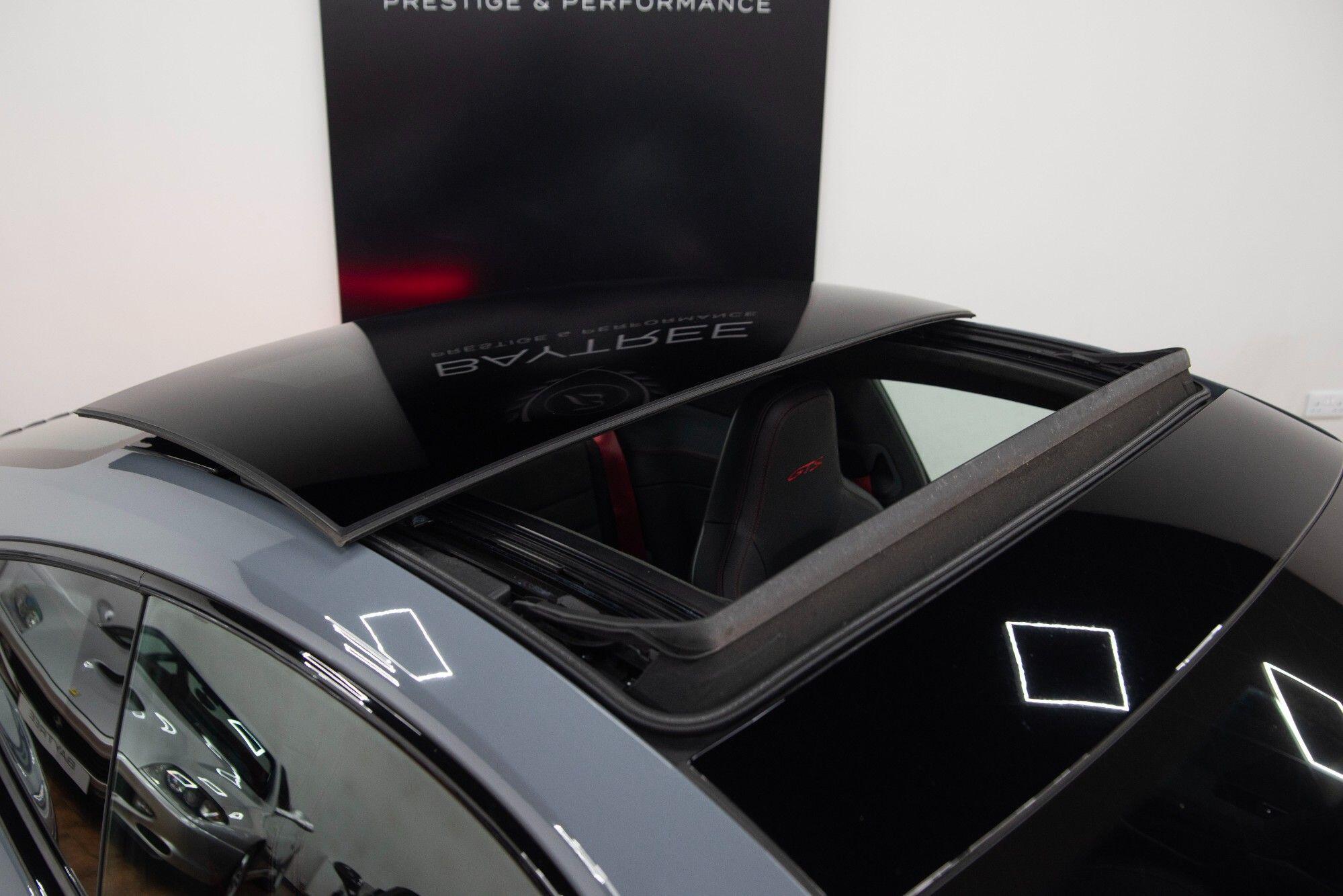 Porsche 911 view 19