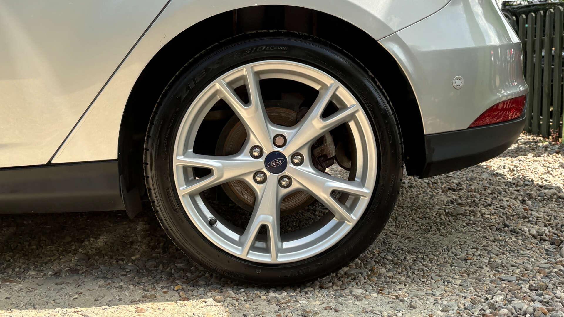 Ford Focus view 36