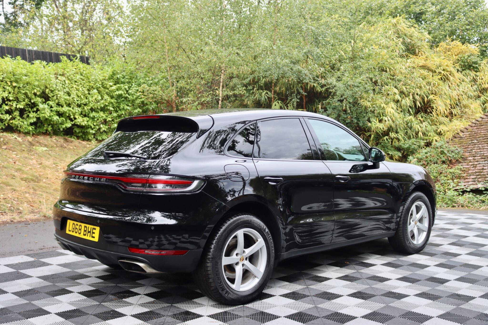Porsche Macan view 41