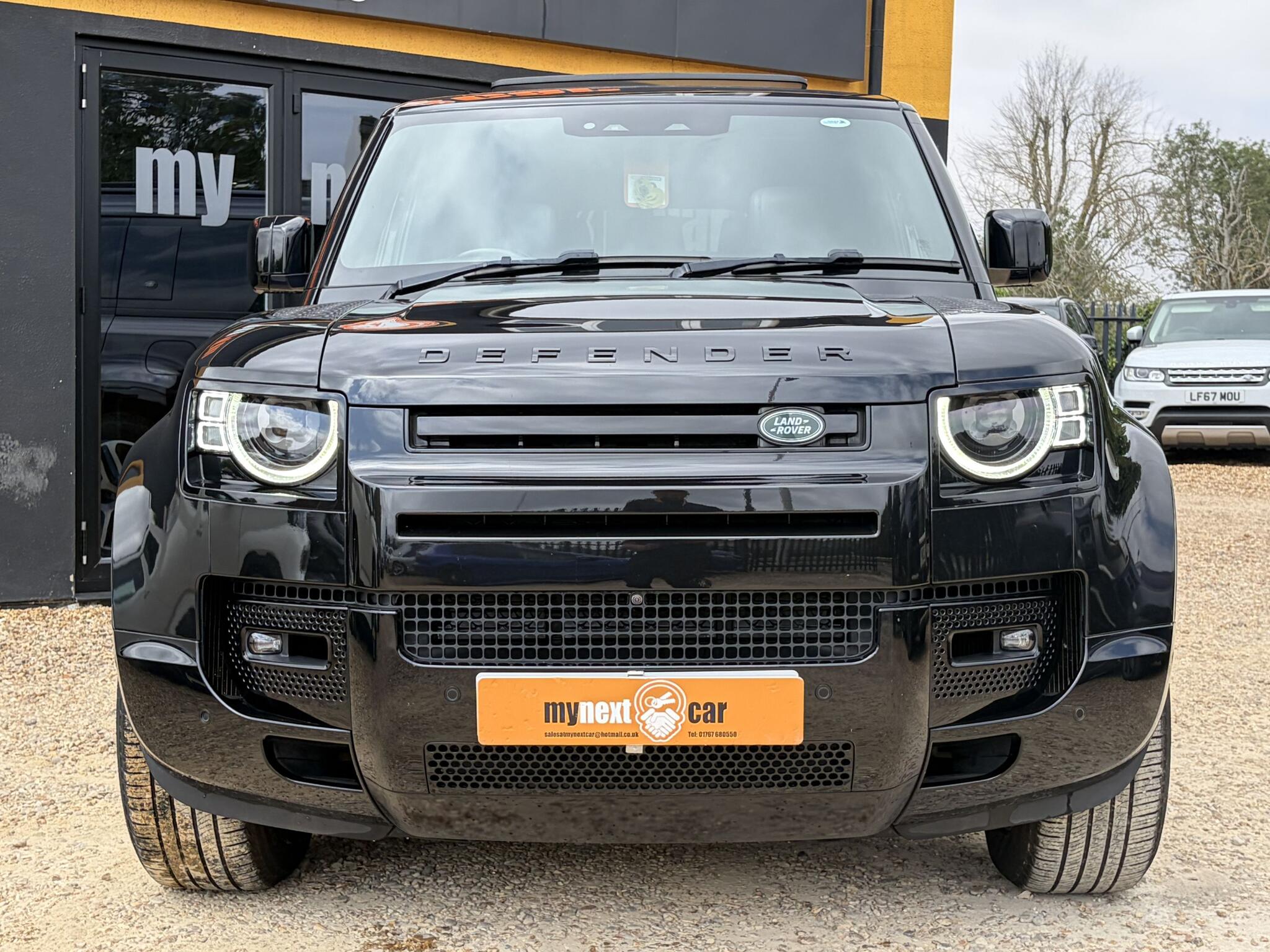 Land Rover Defender 130 view 3