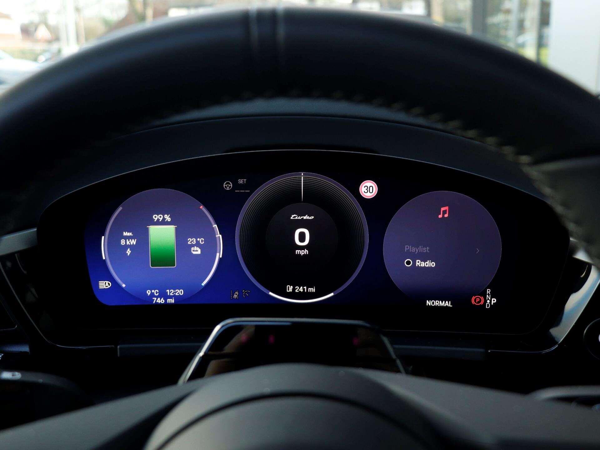 Porsche Macan view 13