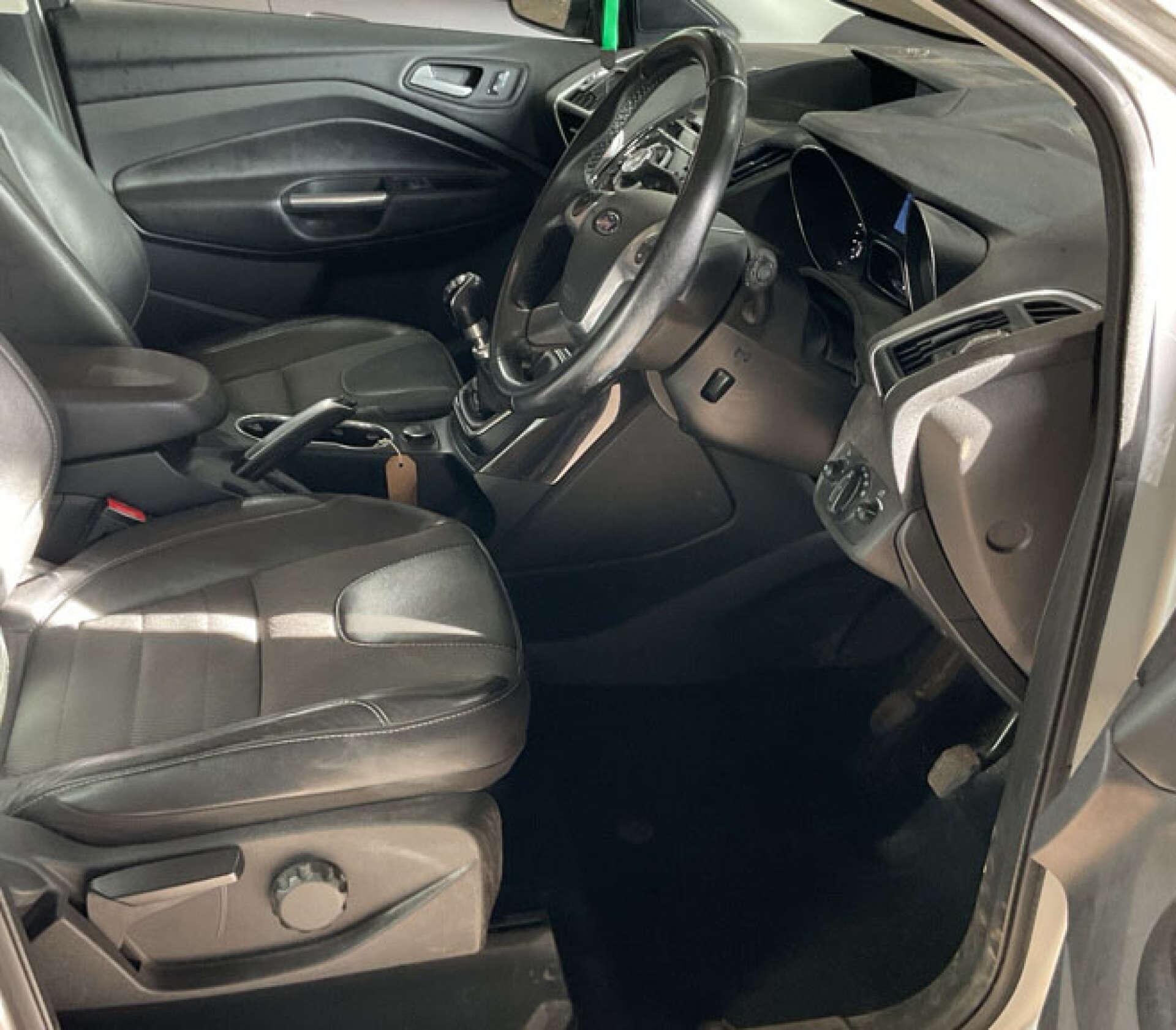 Ford Kuga view 4