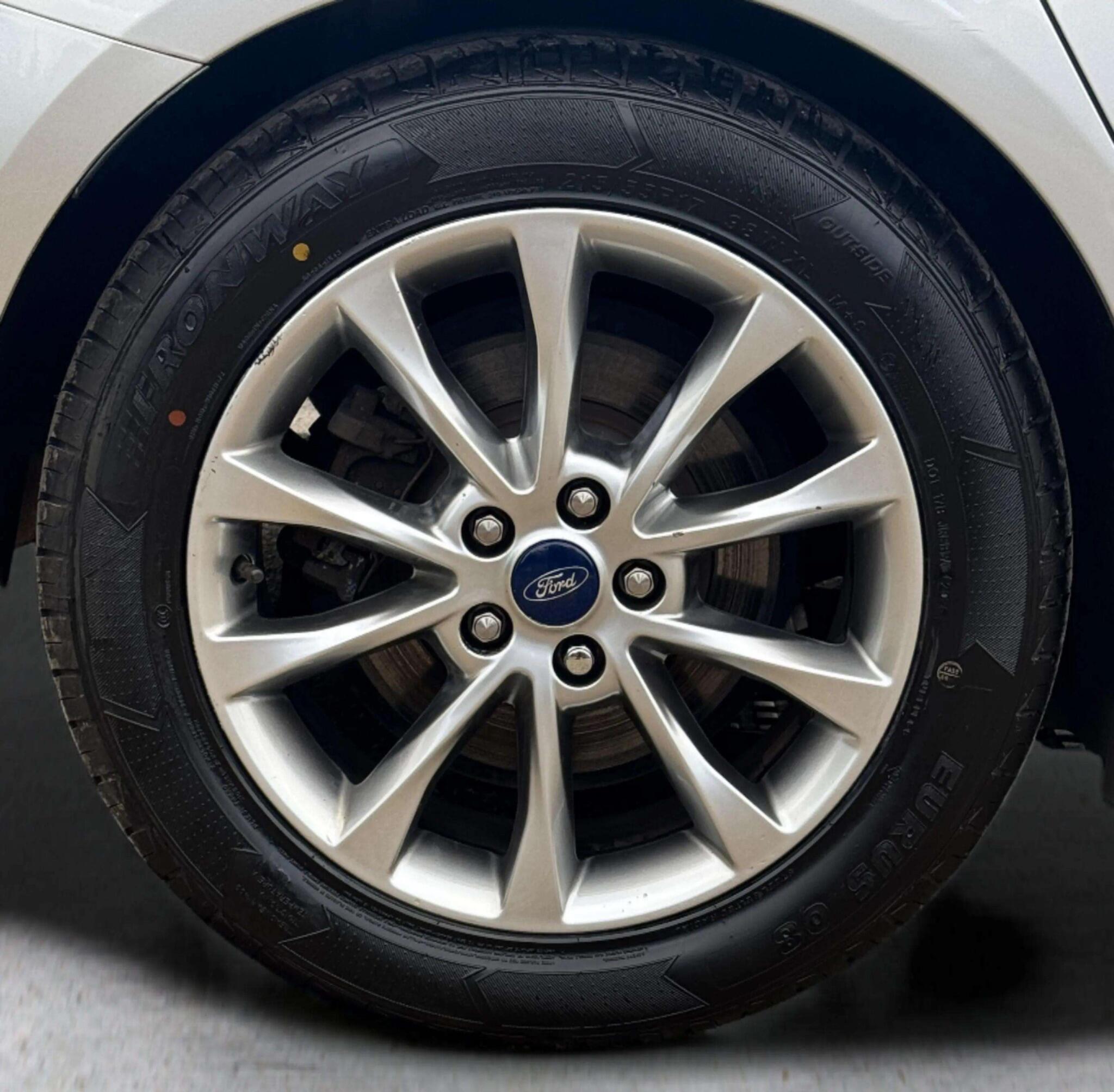 Ford Mondeo view 74