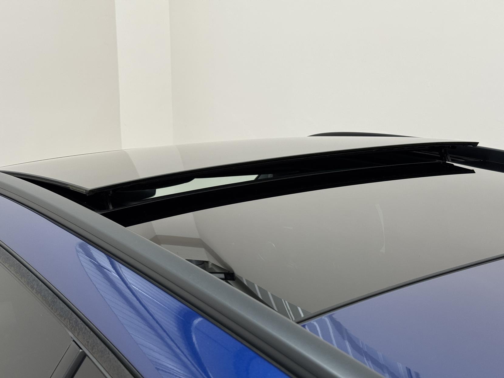 Mercedes-Benz C Class view 11