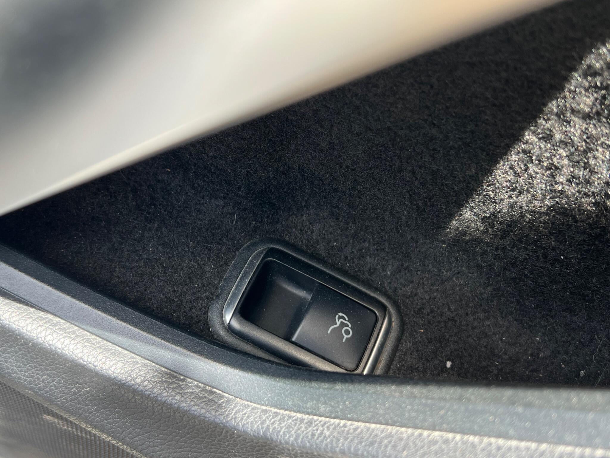 Mercedes-Benz E-Class view 55