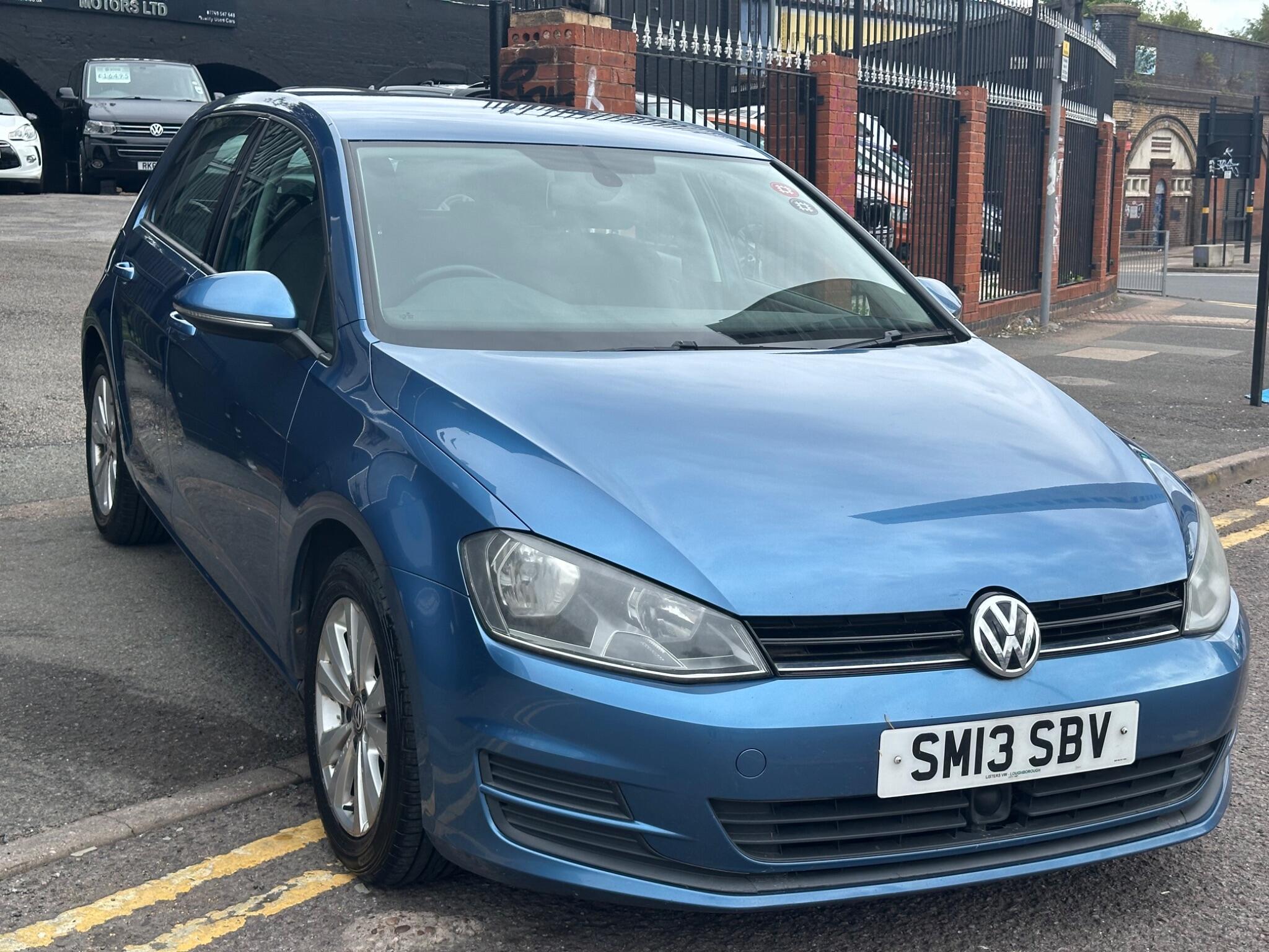 Volkswagen Golf view 3